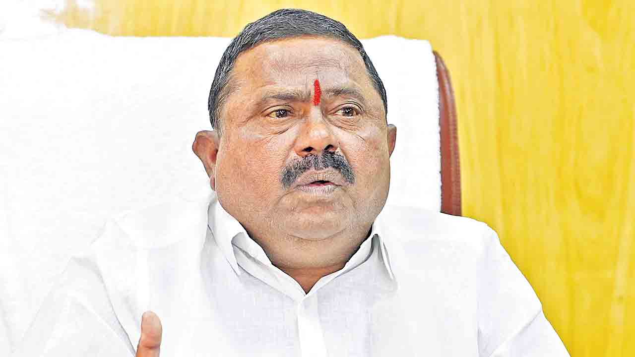 తెలంగాణలో పోలీసుల ఆగడాలు ఎక్కువైనయి!