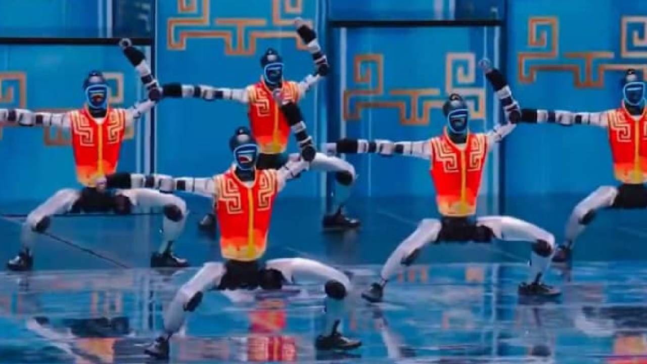 Viral Video | హ్యూమనాయిడ్ రోబోల డ్యాన్స్.. స్టెప్పులు అదిరిపోయాయ్.. వావ్ అనాల్సిందే