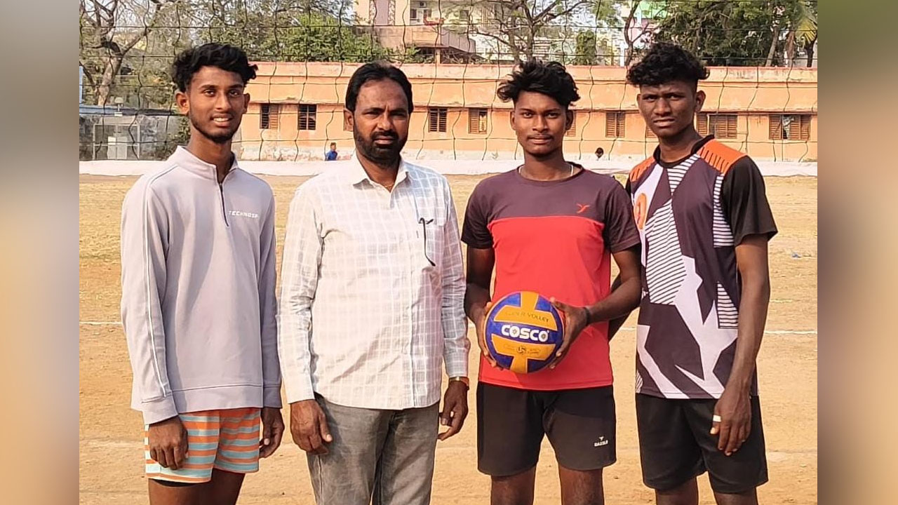Volleyball | రాష్ట్రస్థాయి వాలీబాల్‌ పోటీలకు కాసిపేట క్రీడాకారుల ఎంపిక