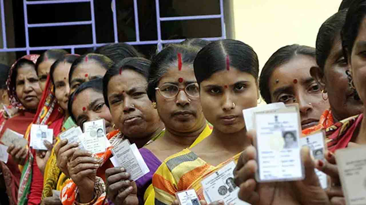 అధికార పార్టీ నేతలకు ఓటర్ల షాక్‌.. స్థానికంగా పార్టీ అభ్యర్థులను గెలిపించుకోలేకపోయిన కీలక లీడర్లు