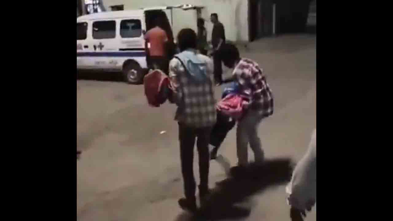 Warangal MGM | వరంగల్ ఎంజీఎం ఆస్పత్రిలో అమానుషం.. భౌతికకాయాన్ని బయటికి తెచ్చేందుకు స్ట్రెచర్‌ కూడా ఇవ్వని వైనం..!