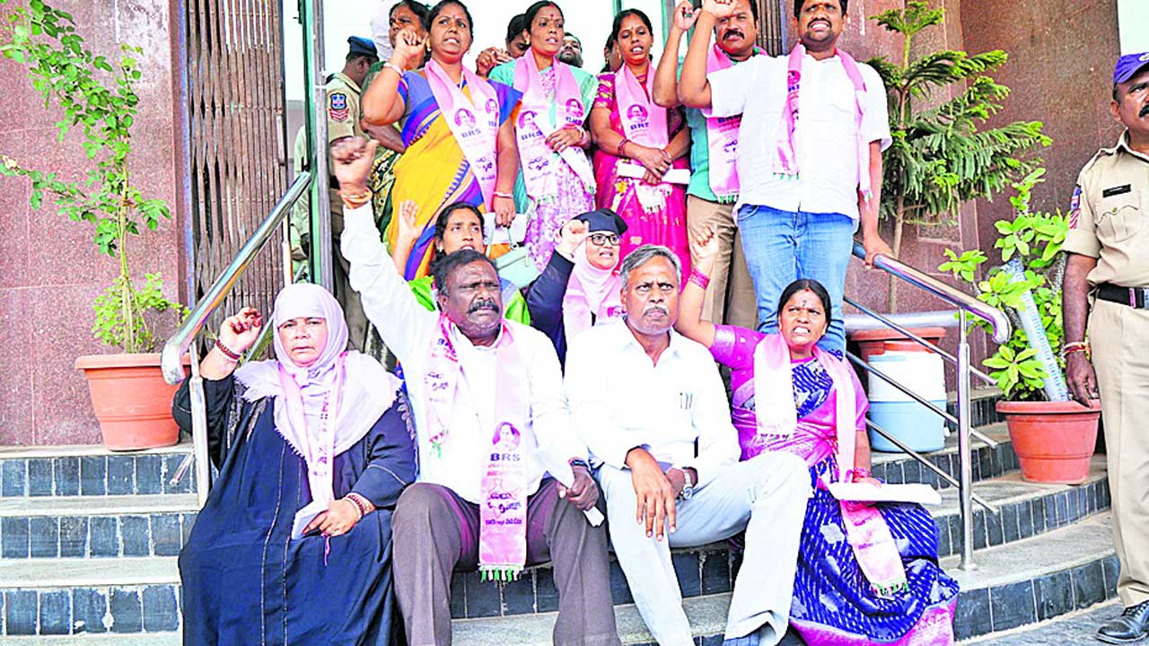 జనగామలో ‘కాంగ్రెస్‌ రౌడీ రాజ్యం’..