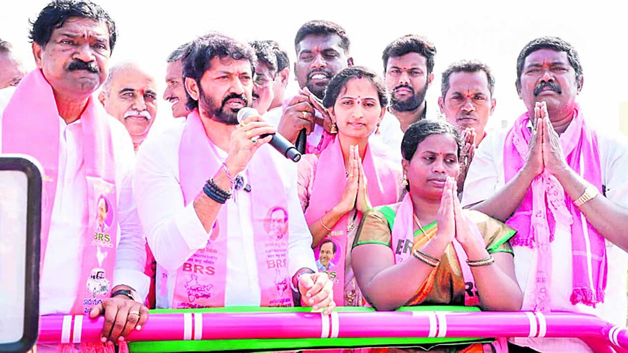 ఆత్మాభిమానాన్ని తాకట్టు పెట్టిన కడియం