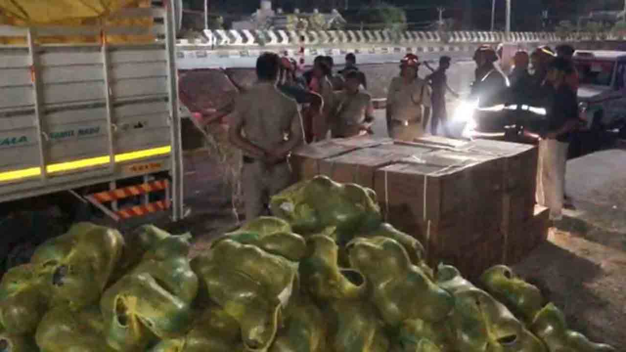 explosive materials seized | పుచ్చకాయల లోడ్‌లో పేలుడు పదార్థాలు.. స్వాధీనం చేసుకున్న పోలీసులు