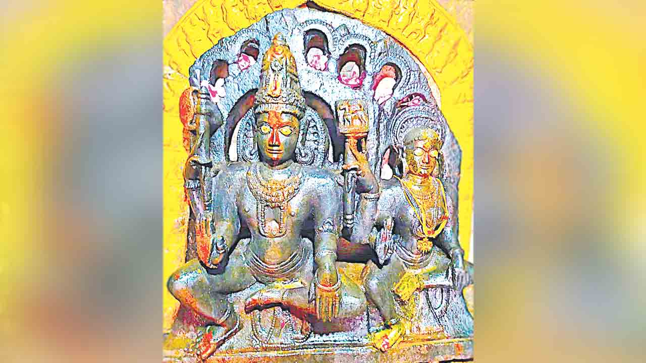 దుబ్బాకలో బయటపడిన యోగభైరవ శిల్పం.. నిర్ధారించిన కొత్త తెలంగాణ చరిత్ర బృందం