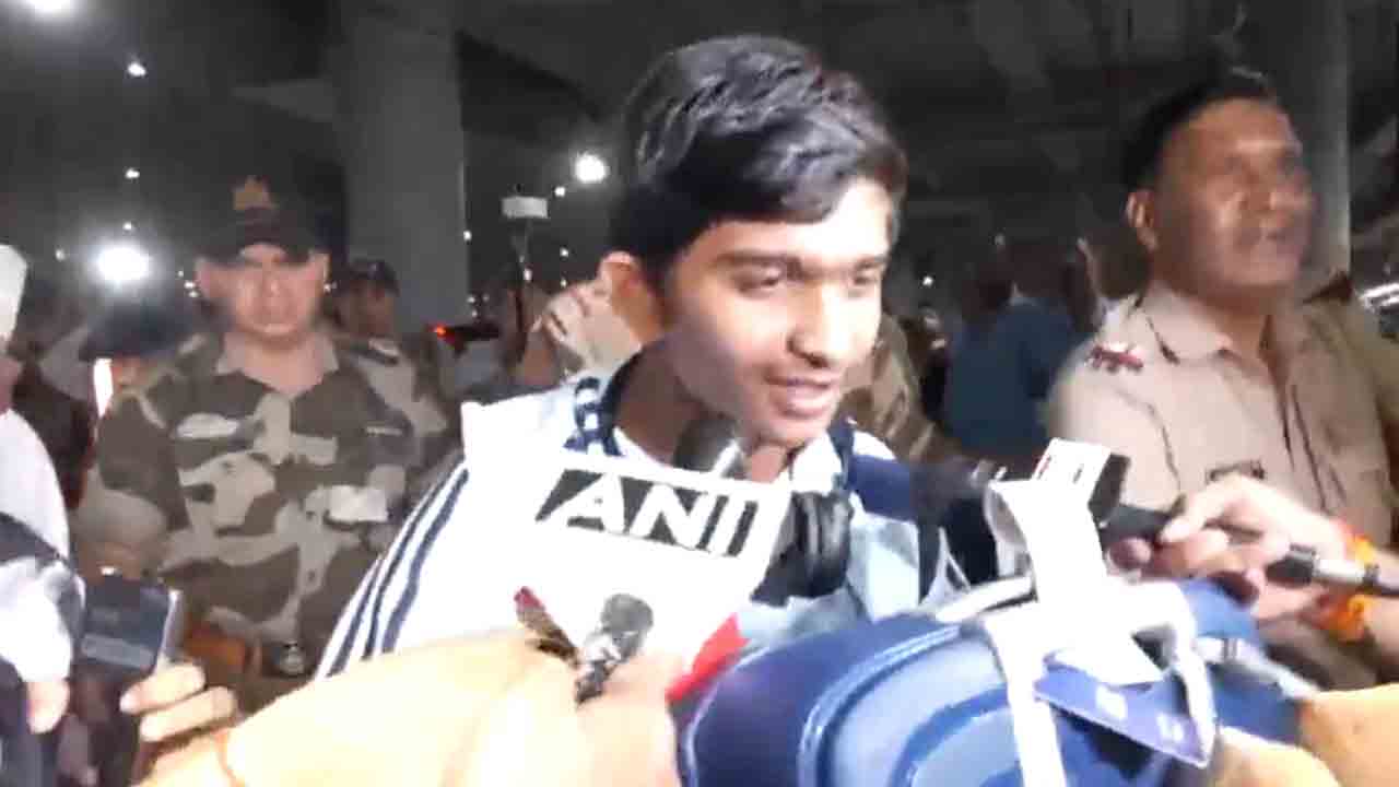 Under-19 World Cup Heroes | స్వదేశానికి జగజ్జేతలు.. ముంబై విమానాశ్రయంలో అపూర్వ స్వాగతం.. వీడియో..!