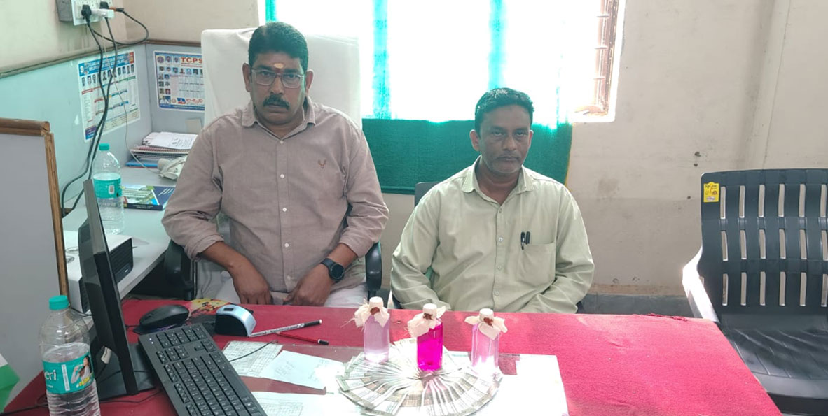 ACB Raids | ఏసీబీకి చిక్కిన మంథని సబ్‌ రిజిస్ట్రార్‌.. డాకుమెంట్‌ రైటర్‌ ద్వారా రిజిస్ట్రార్‌ను పట్టుకున్న ఏసీబీ పోలీసలు