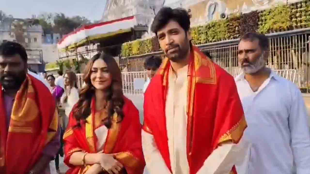 Tirumala | శ్రీవారి సేవలో ‘డెకాయిట్’ జంట.. తిరుమలలో అడివి శేష్, మృణాల్ ఠాకూర్