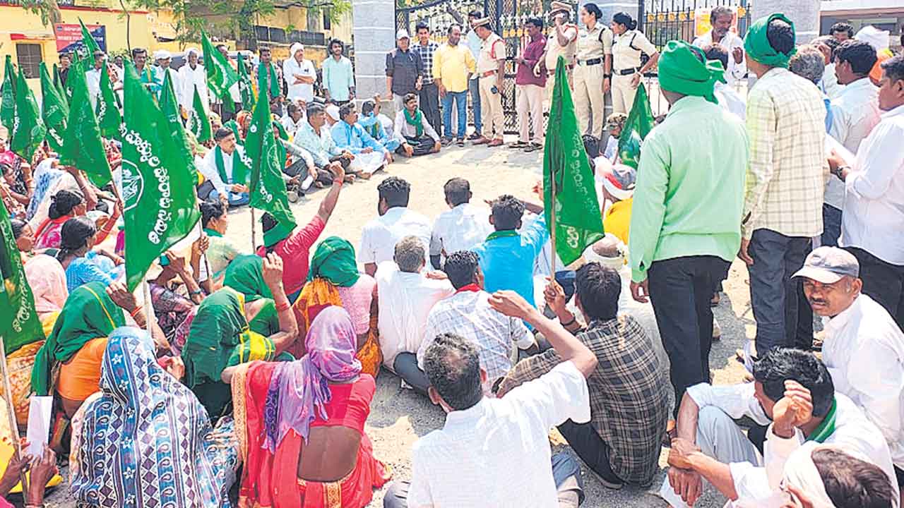 ఆదివాసుల గోస పట్టదా?