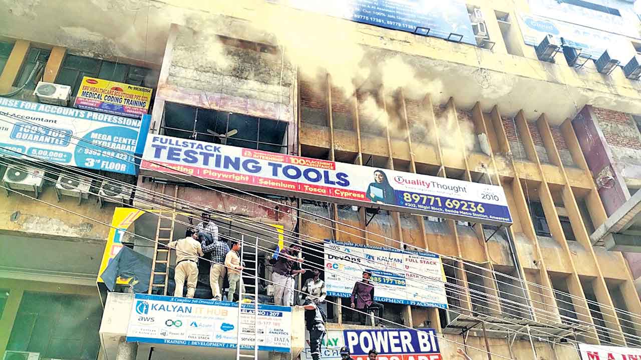 అమీర్‌పేట్‌లో అగ్నిప్రమాదం