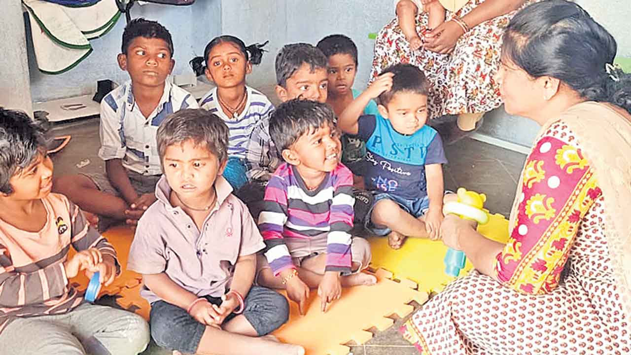 ఇరుకు గదులు..అద్దె భవనాలు