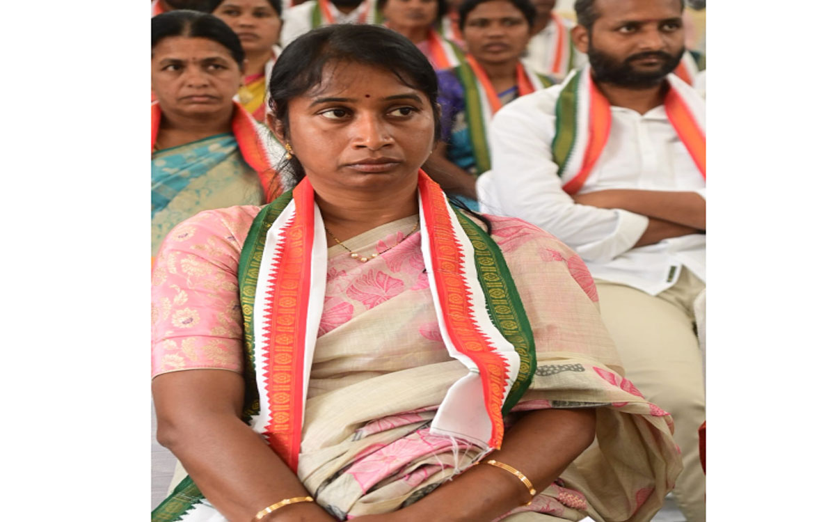 ఏదులాపురం మున్సిపల్ చైర్పర్సన్గా పోకబత్తిని అనిత