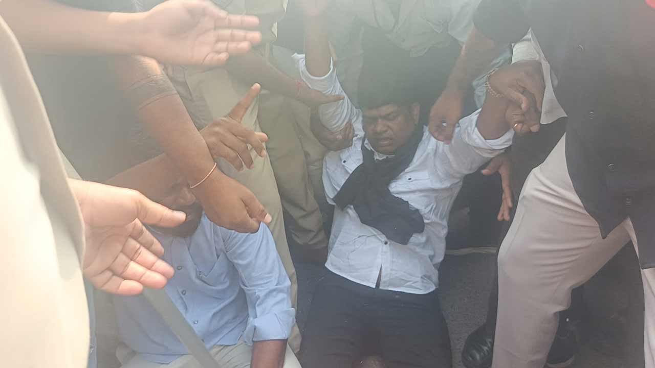 Nizamabad | మాజీ ఎమ్మెల్యే జీవన్‌ రెడ్డిని తోసేసిన పోలీసులు..ఆర్మూర్‌లో ఉద్రిక్తత