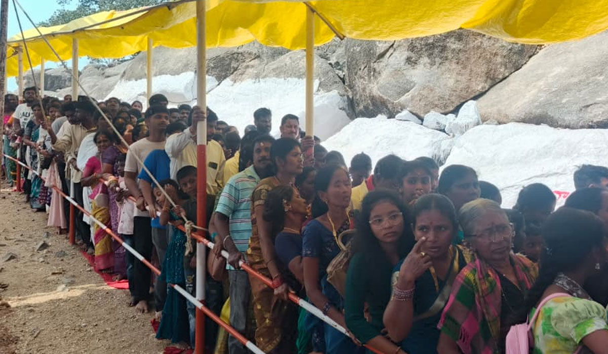 Armur | నవనాథ్ సిద్ధుల గుట్టపై శివనామ స్మరణతో మారుమోగిన శివాలయం