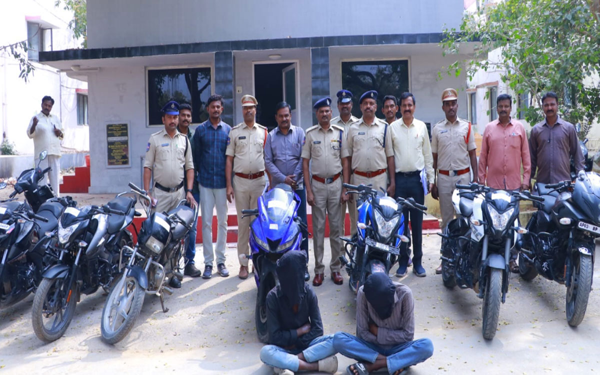 Bike Thiefts : బైక్‌ల దొంగ‌ల ముఠా అరెస్ట్‌