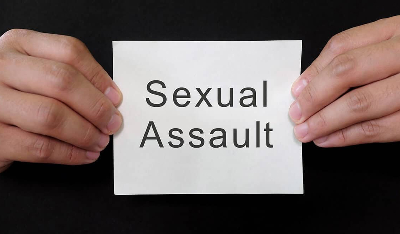 ఖద్దరు చాటున కామక్రీడలు.. అసహ్యంచుకుంటున్న ప్రజలు