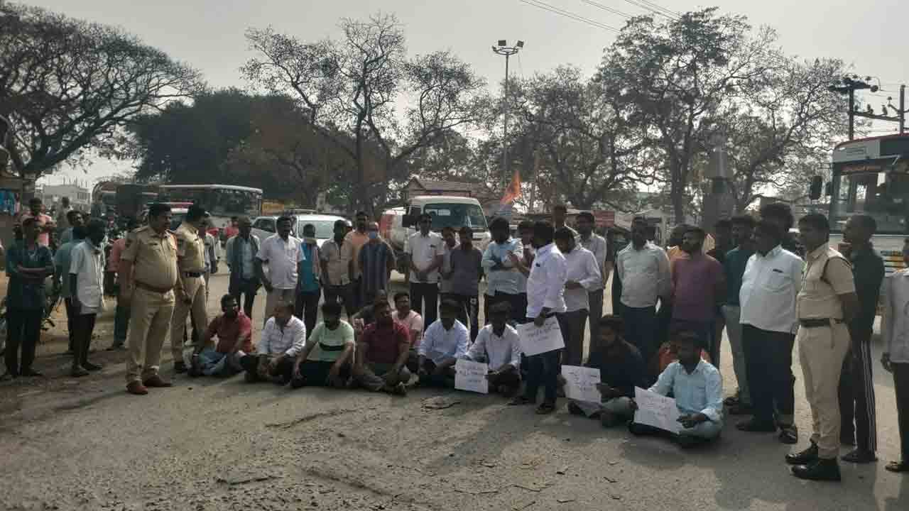 Bachhannapeta | రోడ్డు రిపేర్‌ చేయాలంటూ ‘ఫైట్ ఫర్ బచ్చన్నపేట’ ఆధ్వర్యంలో ధర్నా