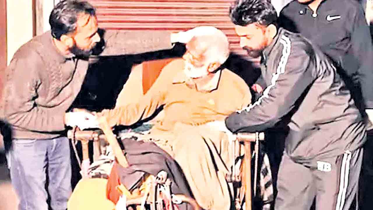 బిచ్చగాడి ఖాతాలో లక్షల నగదు.. మృతి చెందాక గుర్తింపు