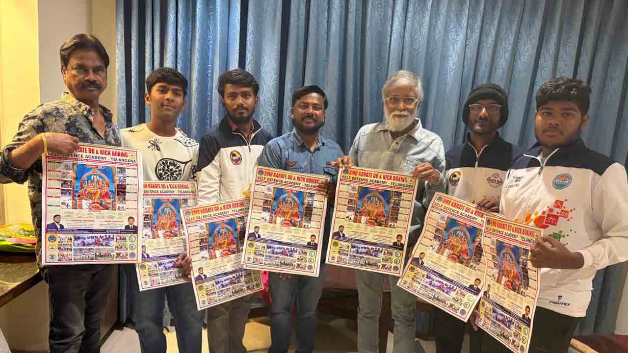 Hanumakonda | బీఎంఆర్‌ కరాటే-డూ-మార్షల్‌ ఆర్ట్‌ అకాడమీ క్యాలెండర్లు ఆవిష్కరించిన సినీ నటుడు భానుచందర్‌