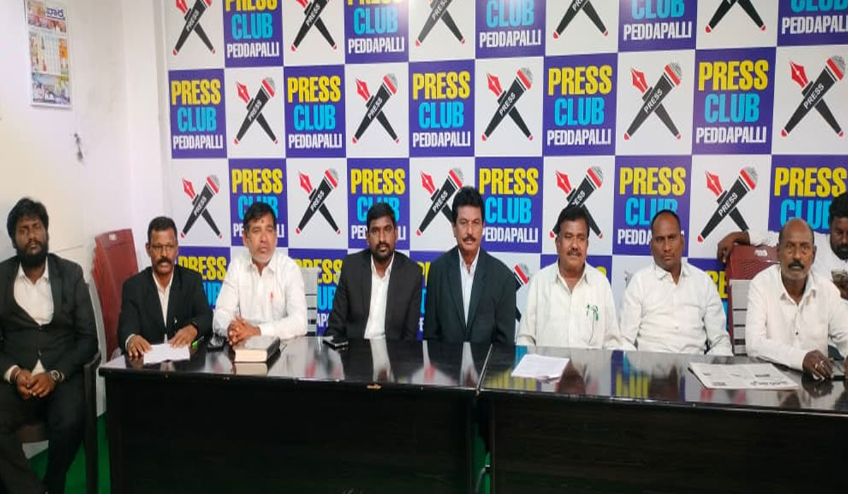 Peddapally Bar Association | ఎన్నిలు జరిగేవరకు తానే అధ్యక్షుడిని.. పెద్దపల్లి బార్‌ అసోసియేషన్‌ అధ్యక్షుడు లకిడి భాస్కర్‌