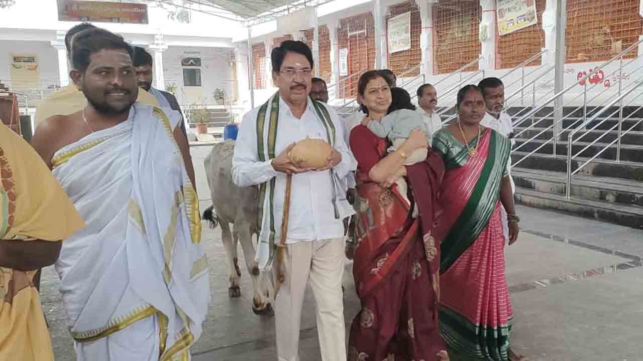 Bhimadevarapalli | కొత్తకొండలో మాజీ ఎమ్మెల్యే ప్రవీణ్ రెడ్డి ప్రత్యేక పూజలు