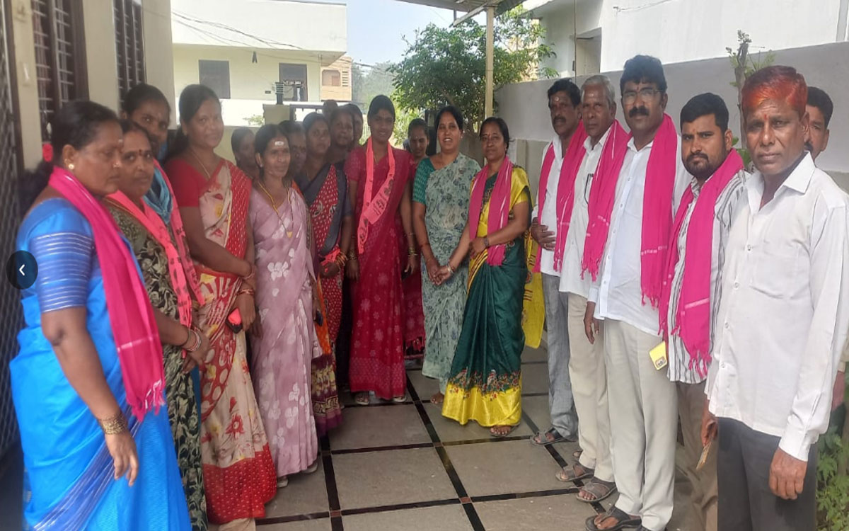 Aleru : కారు గుర్తుకు ఓటేసి గెలిపించాలి : బింగి ల‌తార‌వి