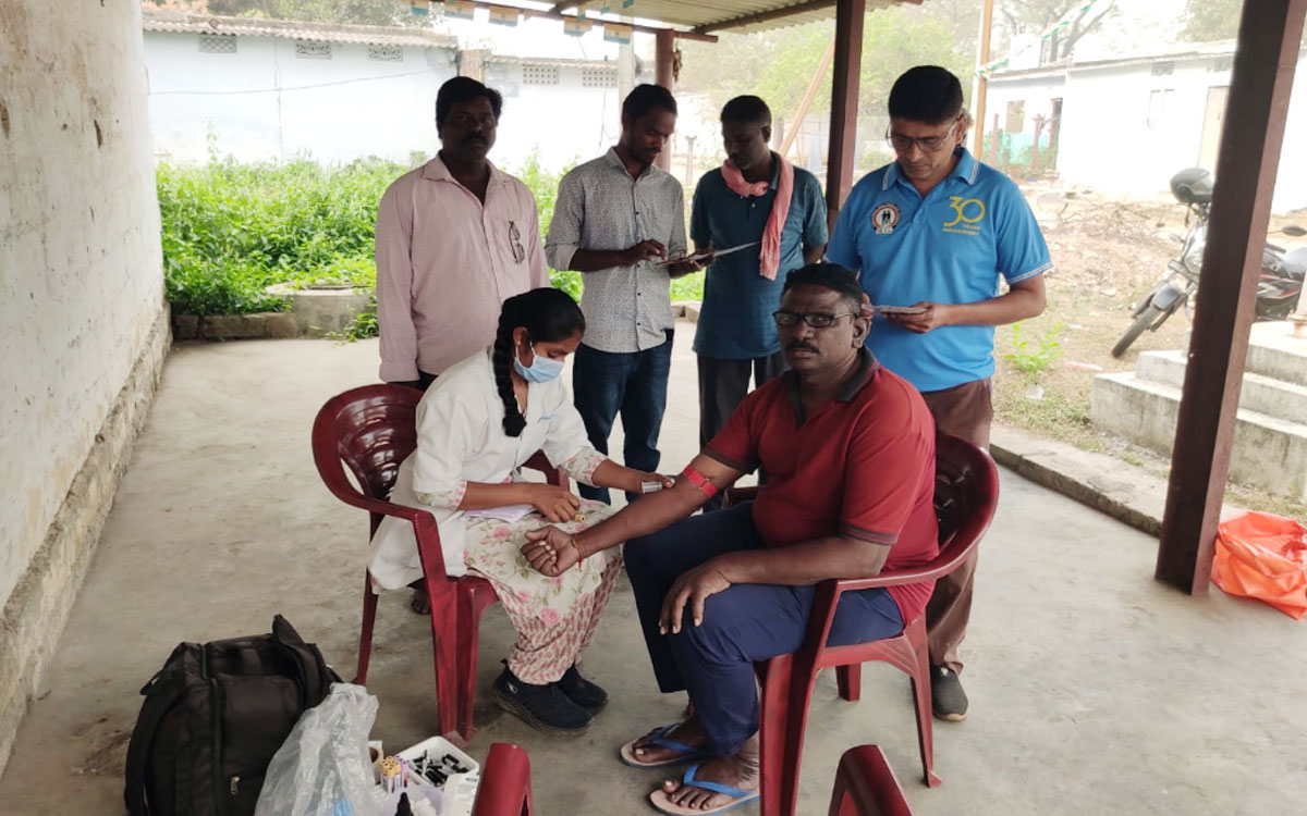 Unorganized Sector : అసంఘటితరంగ‌ కార్మికులకు రక్త పరీక్షలు