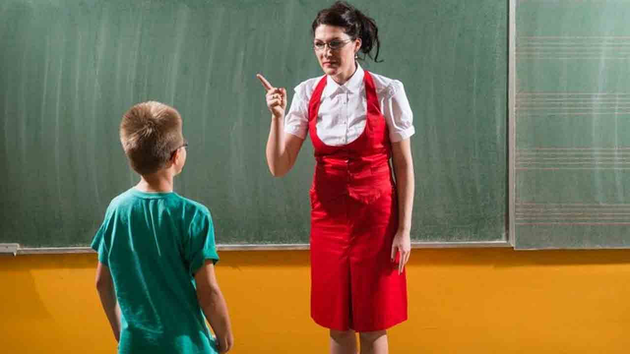 హోం వర్క్‌ చేయలేదని బెత్తంతో 150 దెబ్బలు