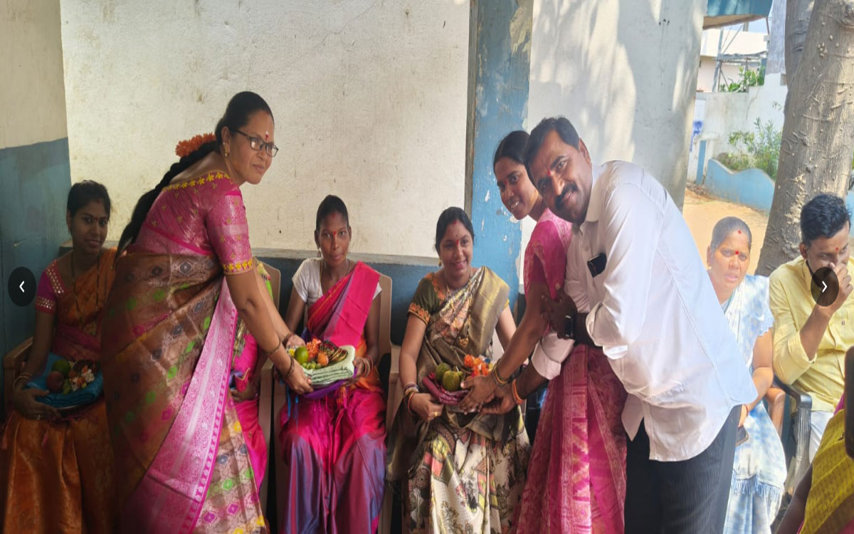 టేకులపల్లి అంగన్‌వాడీలో సామూహిక సీమంతం, అక్షరాభ్యాసాలు