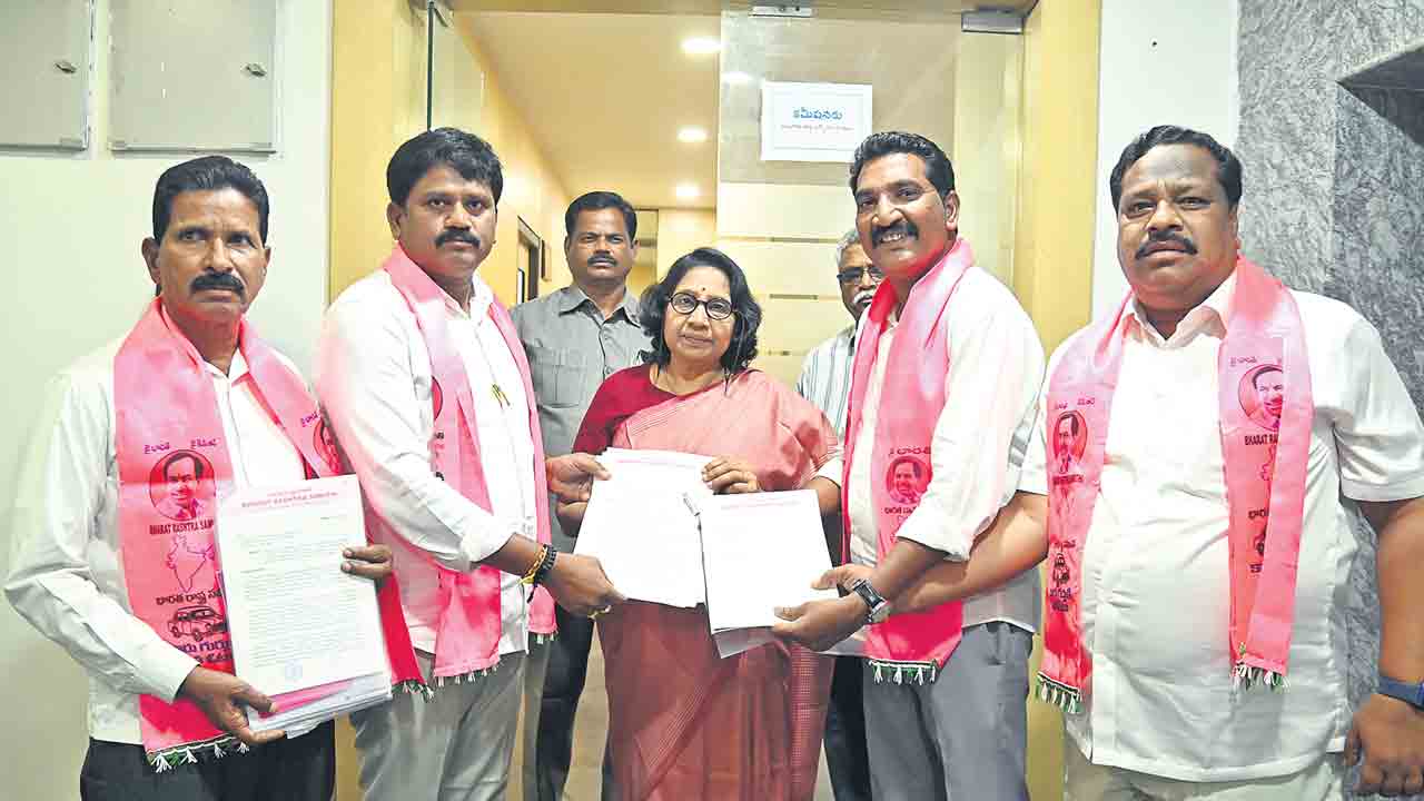 కాంగ్రెస్‌ ఎన్నికల నియమావళి ఉల్లంఘన