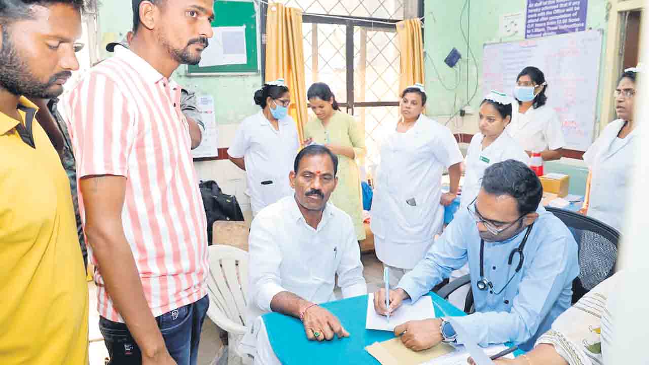 బీఆర్‌ఎస్‌ నేతలపై కేసులు