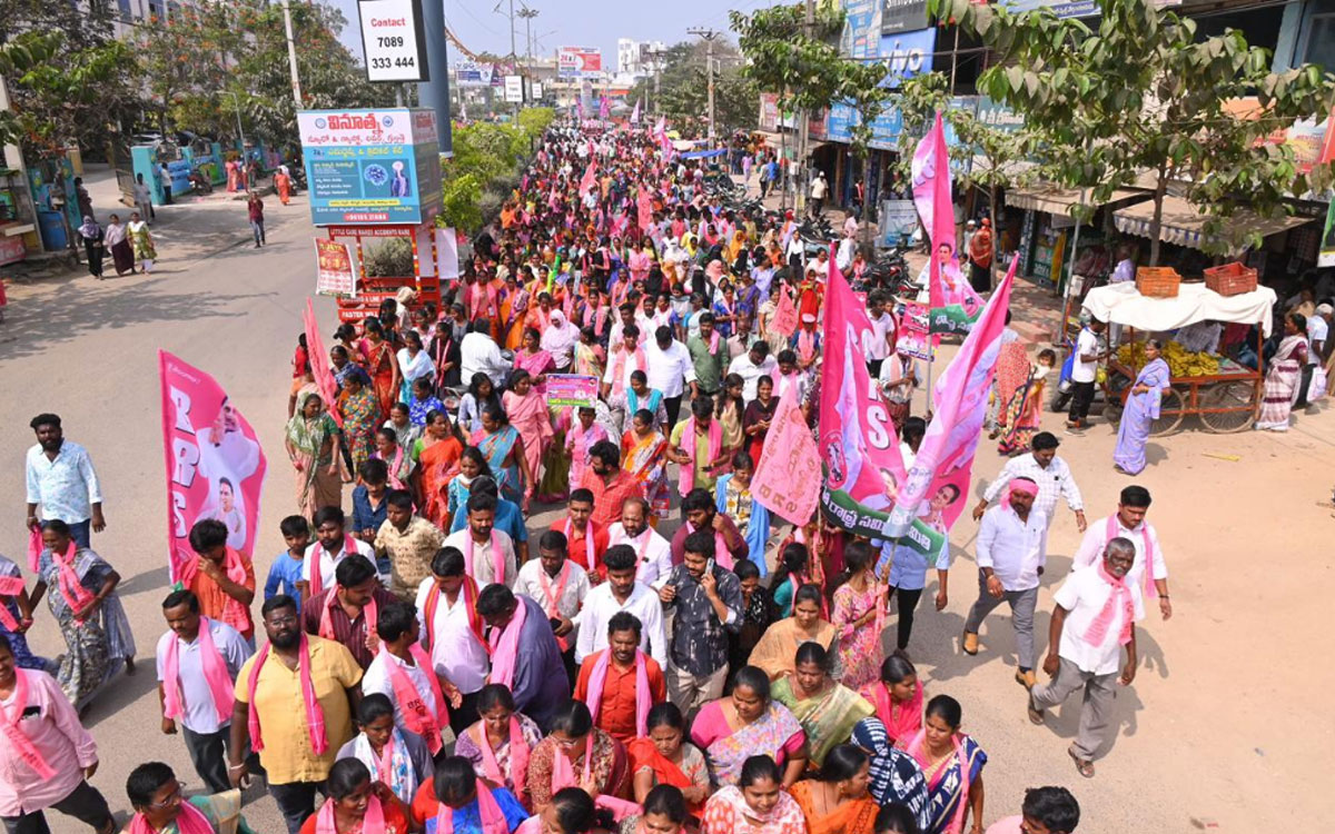 'మరోసారి కాంగ్రెస్‌కు ఓటేస్తే మరింత గోసపడతం'