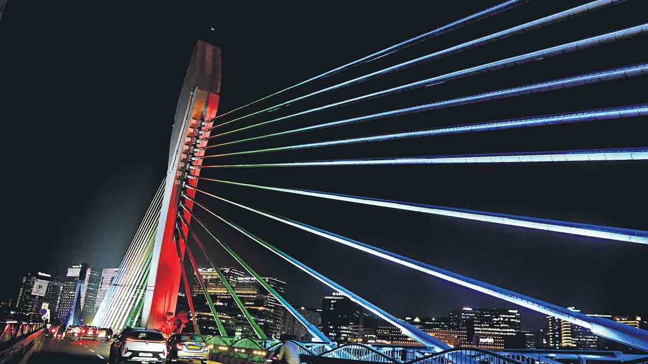 కళతప్పిన కేబుల్‌ బ్రిడ్జి