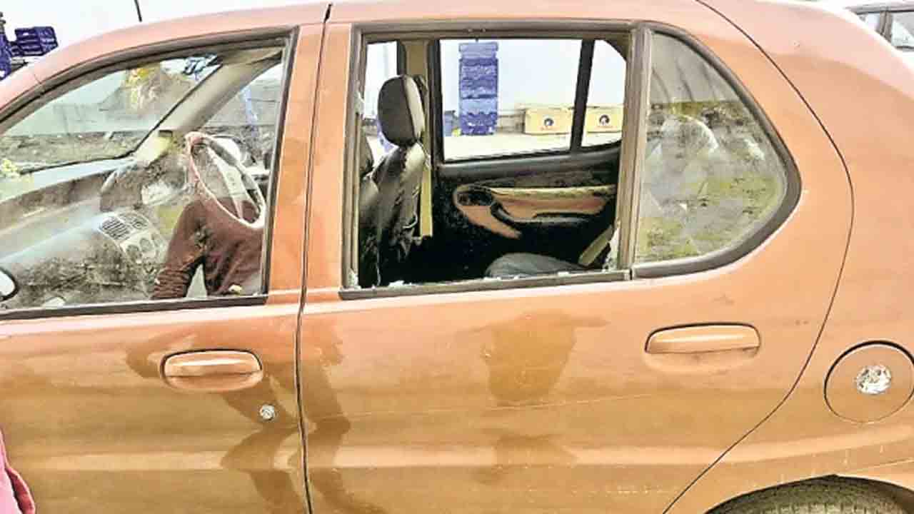 బాన్సువాడలో సినీఫక్కీలో చోరీ