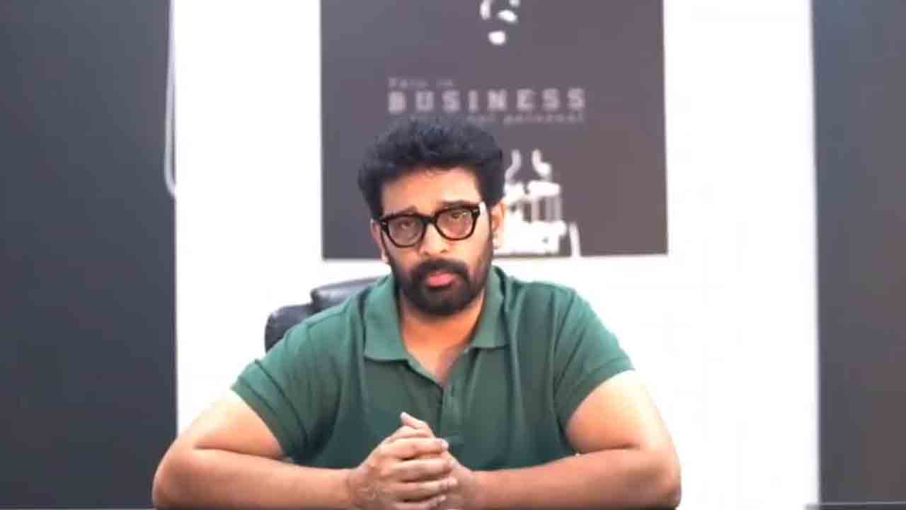 J.D Chakravarthy | స్టేజీ పైనుంచి వెళ్ళిపోదామనుకున్నా.. హీరో చంద్రహాస్ ప్ర‌వ‌ర్త‌న‌పై జేడీ చక్రవర్తి అసహనం