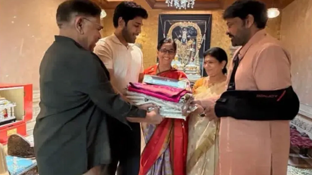 Allu Sirish | అల్లు వారింట పెళ్లి సందడి మొదలు… తొలికార్డ్ చిరంజీవికి అందించిన మెగా ఫ్యామిలీ