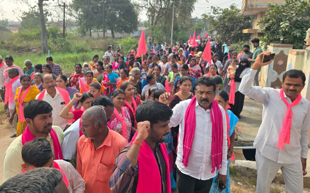 బీఆర్ఎస్ అభ్యర్థులను గెలిపించండి : మాజీ ఎమ్మెల్యే చిరుమర్తి లింగ‌య్య‌