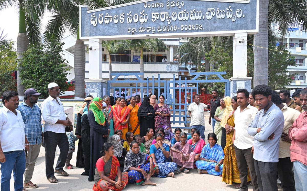 అవ‌మానంతో చౌటుప్ప‌ల్ 17వ వార్డు కాంగ్రెస్ అభ్య‌ర్థి ఆత్మ‌హ‌త్యాయ‌త్నం?