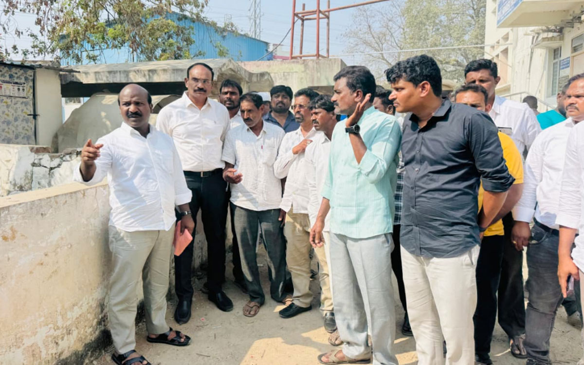 'బాల ఆకాశ్ కుటుంబానికి రూ.2 కోట్ల పరిహారం ఇవ్వాలి'