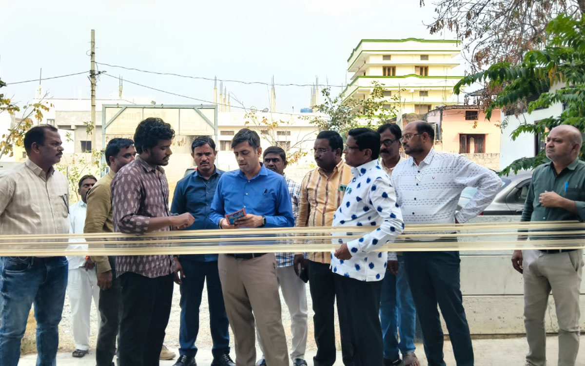 విద్యార్థులకు మెనూ ప్రకారం భోజనం అందించాలి : కలెక్టర్ అనురాగ్ జయంతి