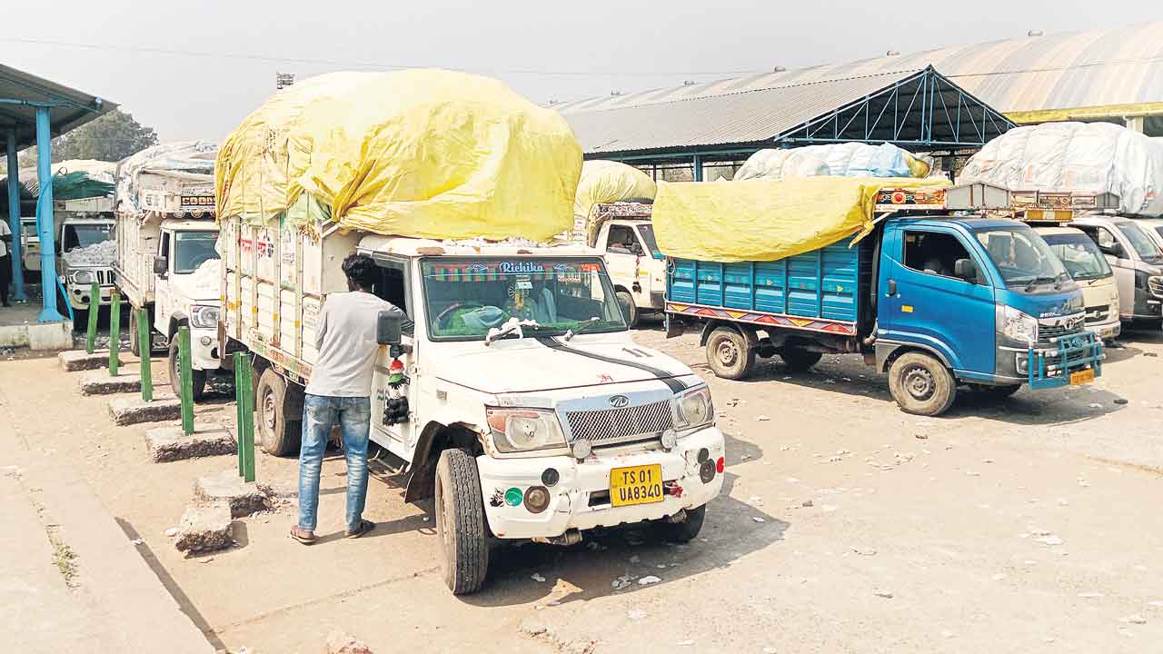 పత్తి కొనుగోళ్ళు బంద్‌.. నేటి నుంచి నిలిపివేస్తున్నట్లు ప్రకటించిన సీసీఐ