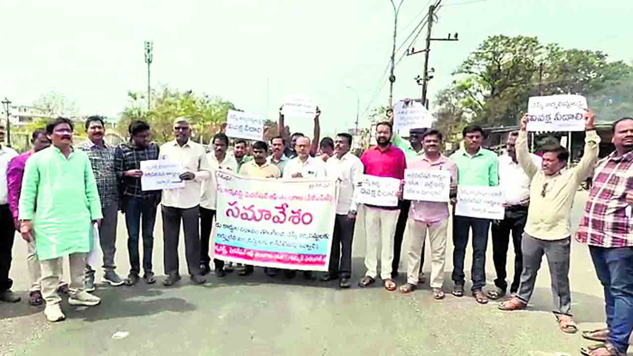 డెస్‌ జర్నలిస్టులకు న్యాయం చేయాలి