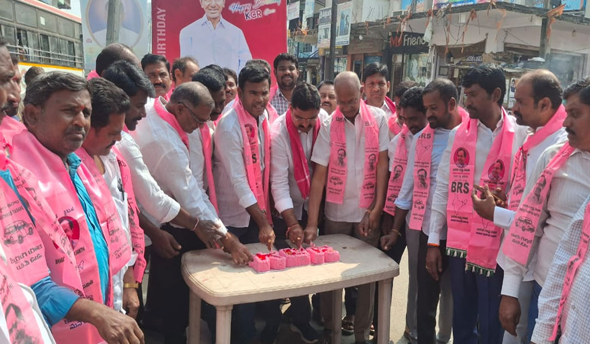 Dharmaram | ధర్మారంలో ఘనంగా మాజీ సీఎం కేసీఆర్ జన్మదిన వేడుకలు