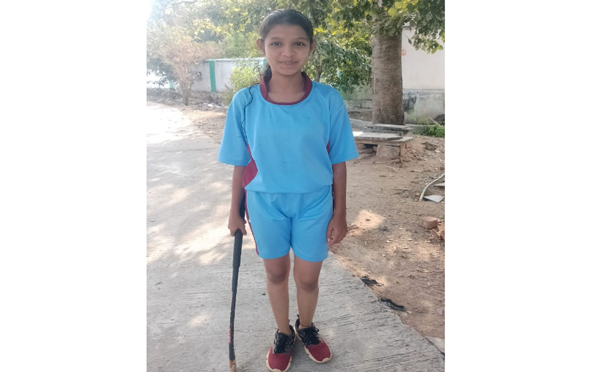 రాష్ట్రస్థాయి హాకీ పోటీలకు ఎస్‌సీడీడీ హాస్ట‌ల్ విద్యార్థిని వ‌ల్కి ద్ర‌క్షిత‌