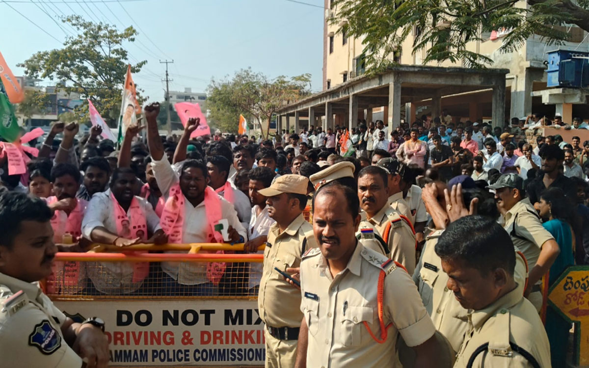 ఏదులాపురం కౌంటింగ్ కేంద్రం వద్ద ఉద్రిక్తత