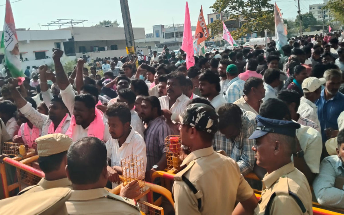 ఏదులాపురం కౌంటింగ్ కేంద్రం వద్ద ఉద్రిక్తత