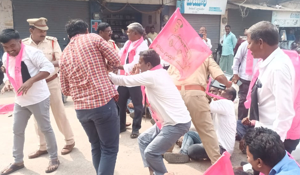 Eligedu | ఎలిగేడు మండల కేంద్రంలో బీఆర్ఎస్ శ్రేణుల నిరసన