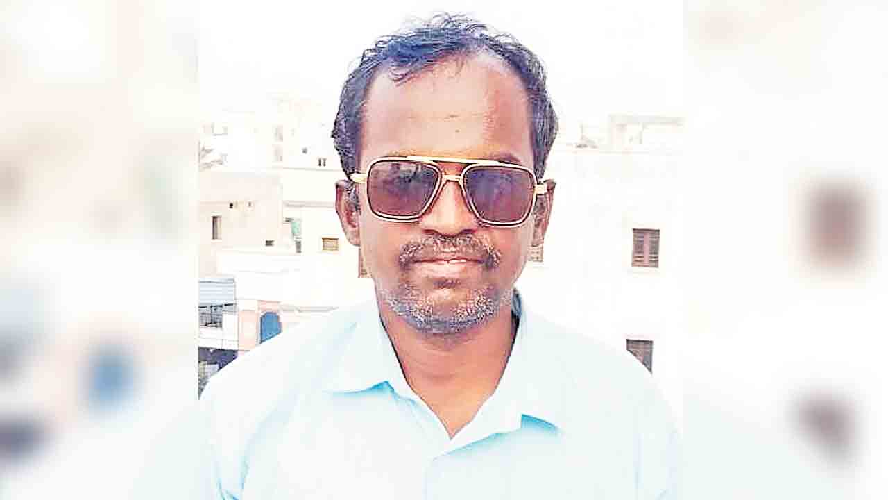 బ్రెయిన్‌ స్ట్రోక్‌తో మదర్‌ డెయిరీ ఉద్యోగి మృతి