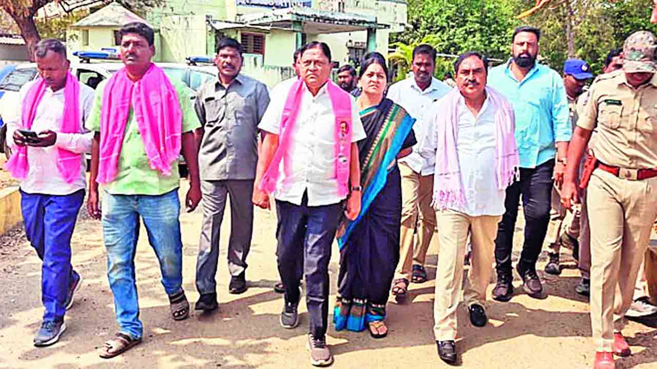 ప్రజాతీర్పు పరిహాసం.. తొర్రూరులో పట్టపగలే ప్రజాస్వామ్యం ఖూనీ