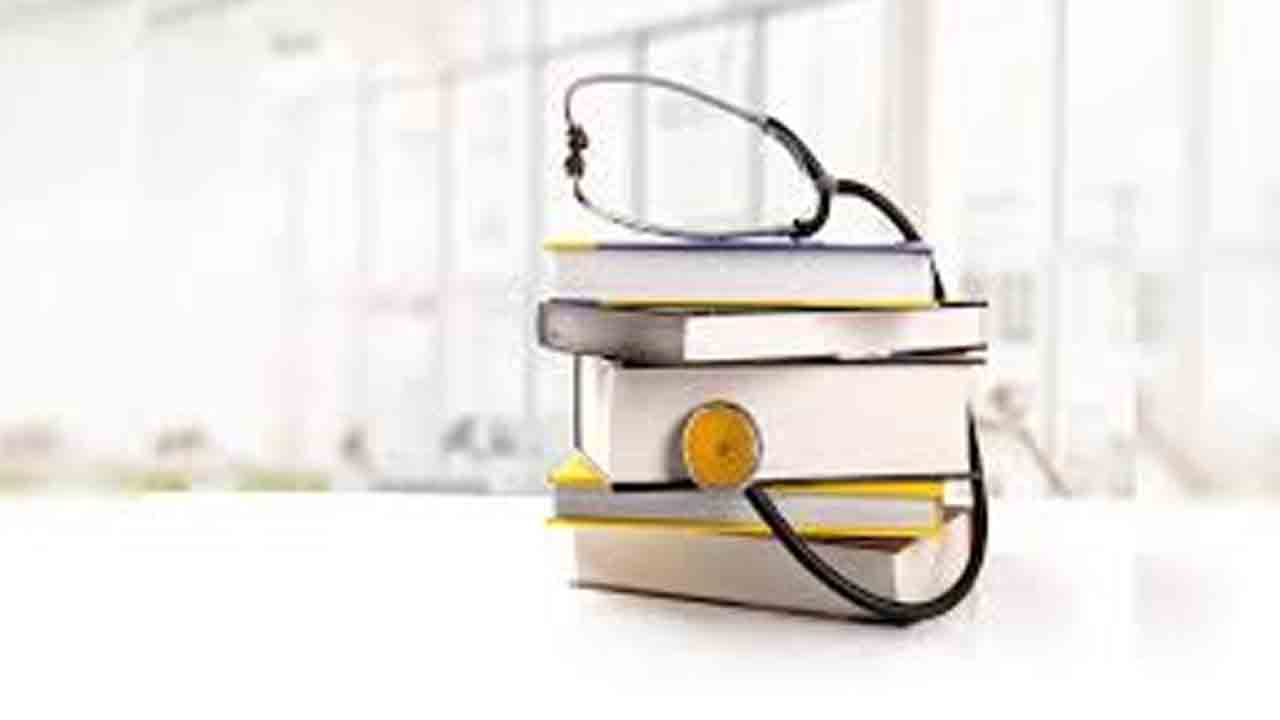 మెడికల్‌ కాలేజీల్లో అధ్యాపకుల ఖాళీలు భర్తీ చేయండి